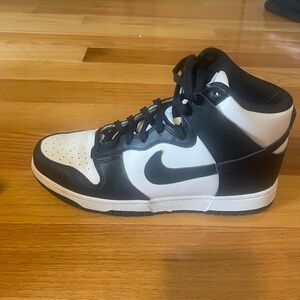 Nike Men's Black and White High-Top Sneakers Dunks